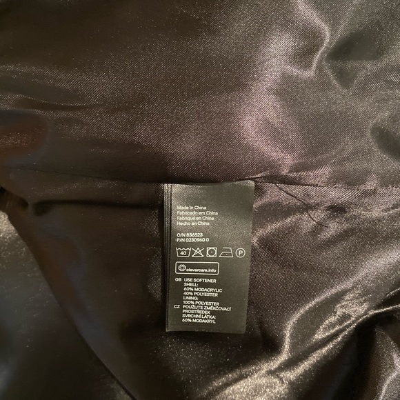 H&M Divided Faux Fur Vest Size 14US Like New - Picture 5 of 5